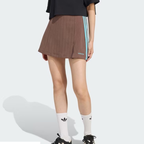 Adidas Brown Skirt with Blue Accent - Picture 4 of 7